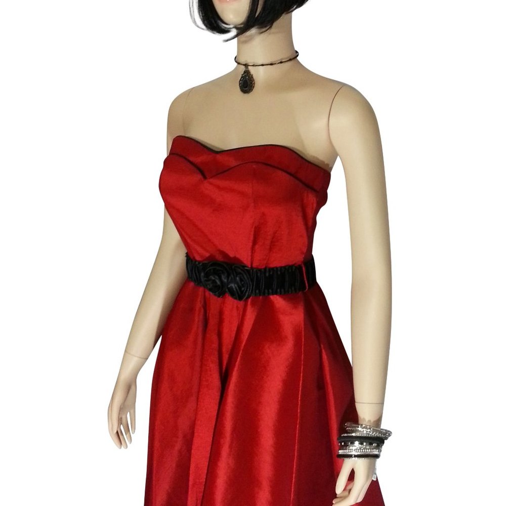 NWOT Nina Pui Red Strapless Knee Length Dress with Black Trim Size Small